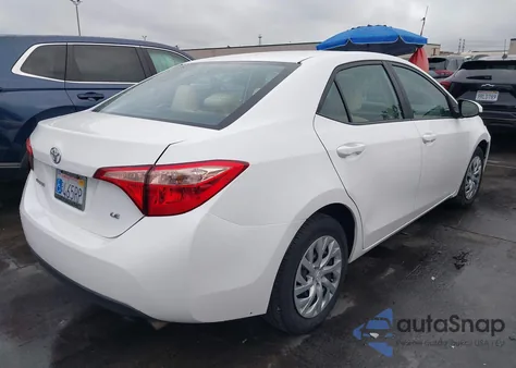 2017 Toyota Corolla Le z USA, uszkodzony, nr VIN 5YFBURHE6HP572144